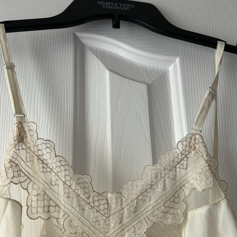 VINTAGE Elegant Cream Lace Trim Nightgown-slip dress - Picture 4 of 8
